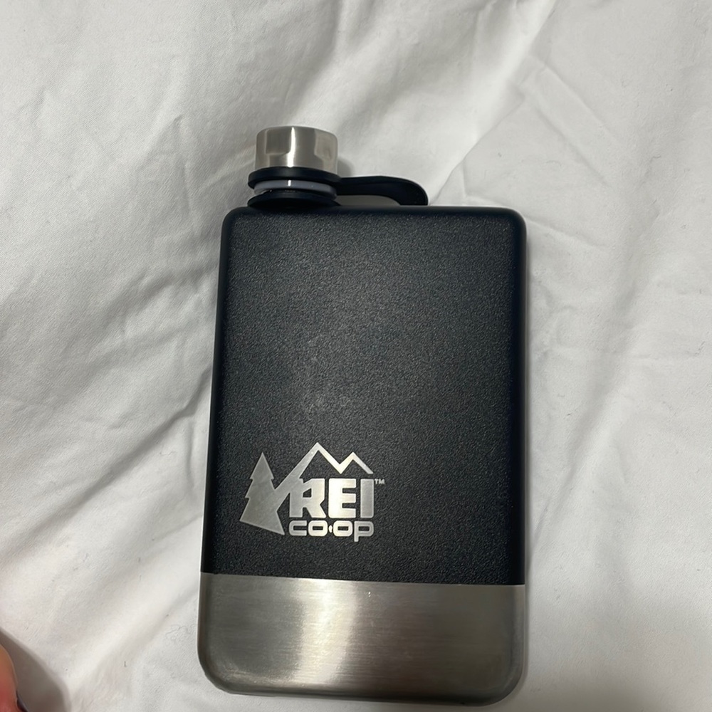 REI co-op black flask - NEVER USED